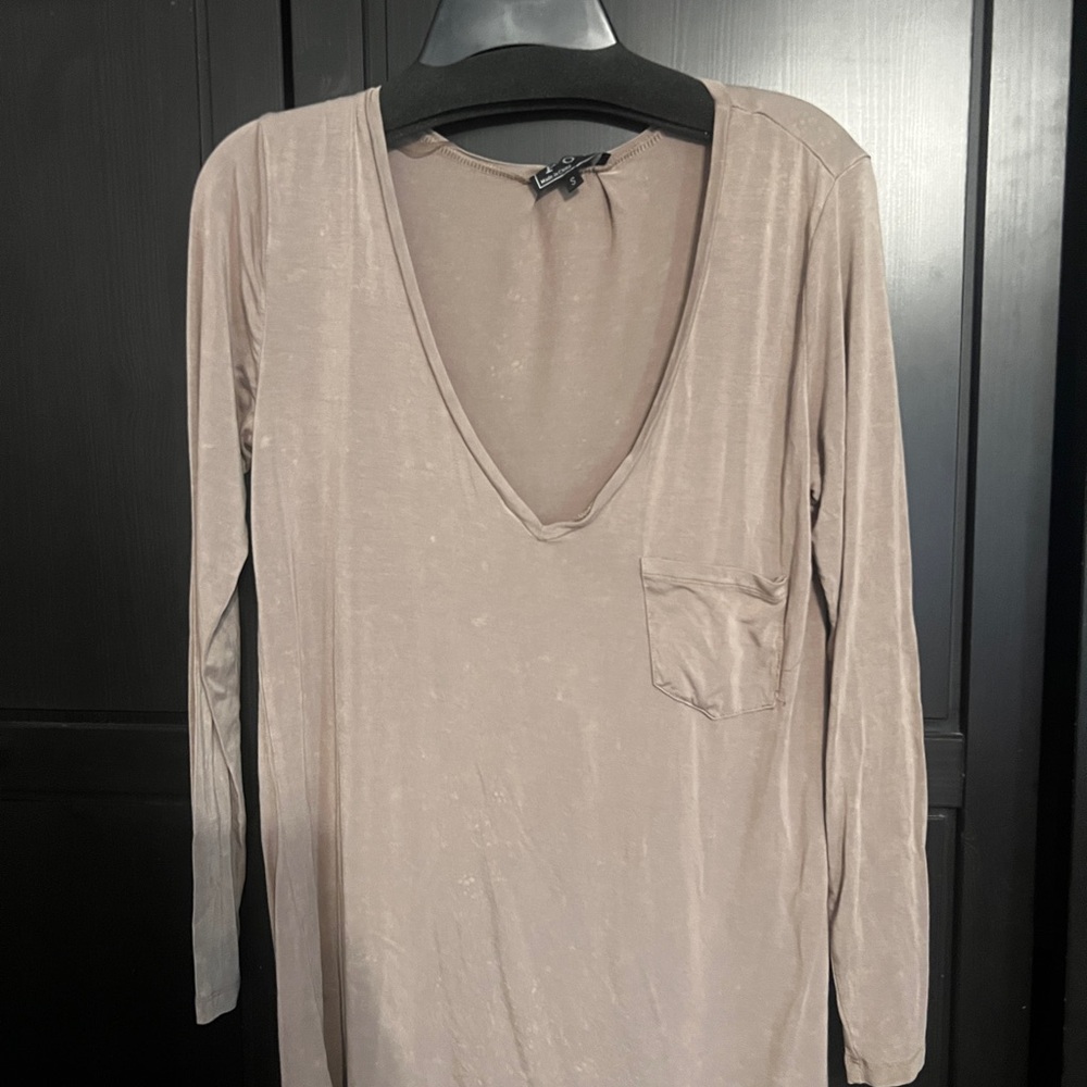 POL Deep V-Neck Long Sleeve Top - Taupe Size small but will fit a medium.
